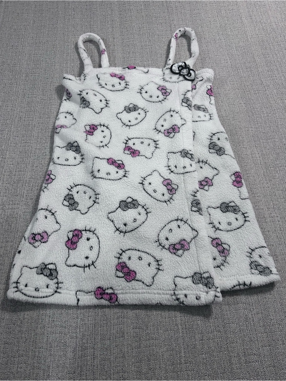 Hello Kitty White Plush Fleece Robe with Pink Bow Details. Size L
